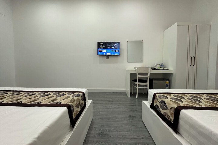 Room 5 of 7