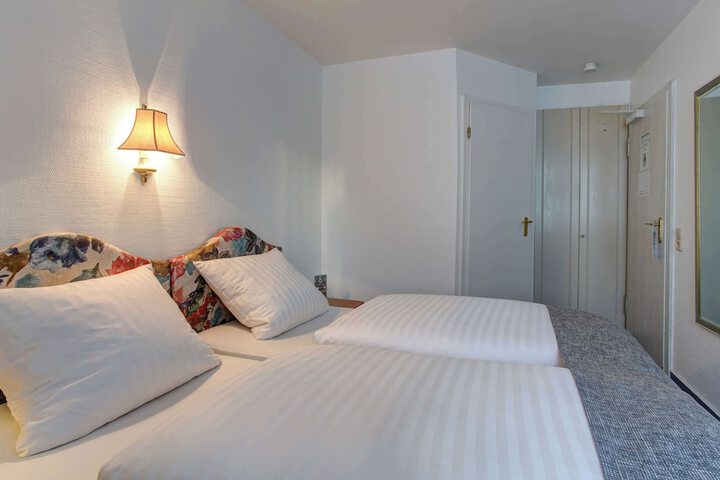 Room 34 of 64