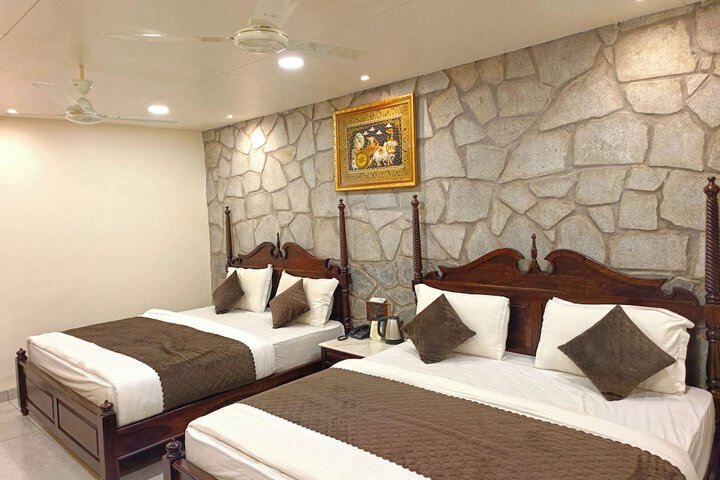 Room 14 of 77