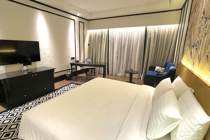 Room 4 of 79