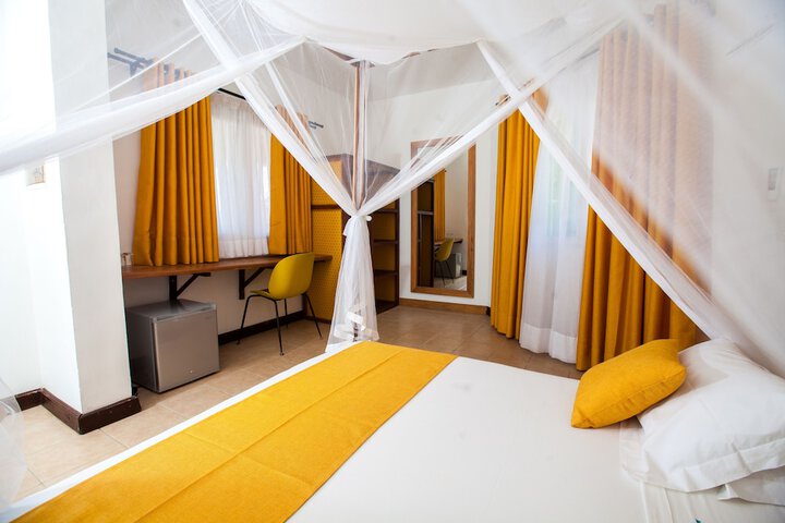 Room 7 of 205