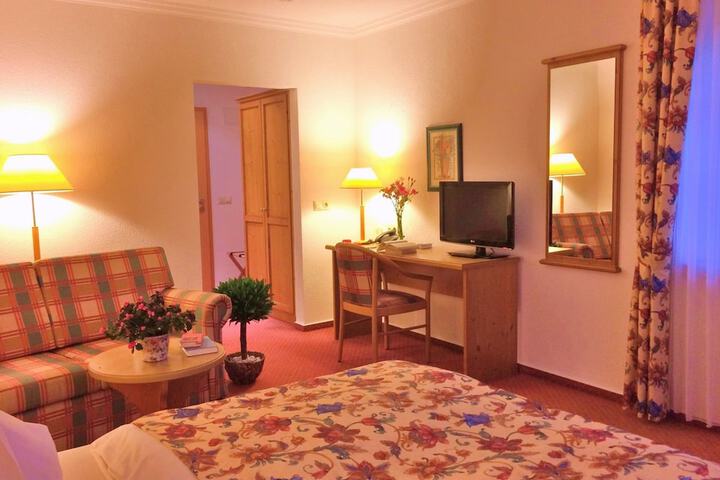 Room 3 of 52