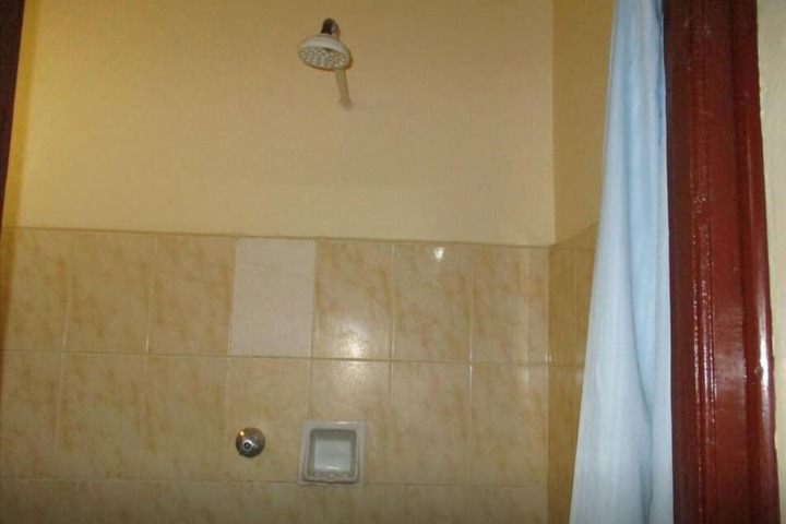 Room 10 of 16