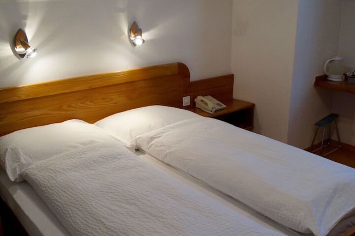 Room 5 of 36