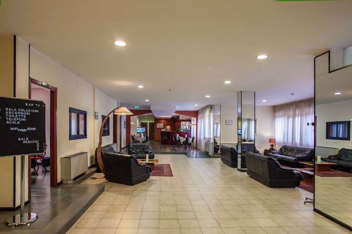 Guest Lobby