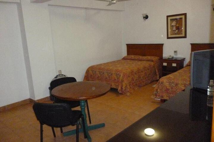Room 32 of 38