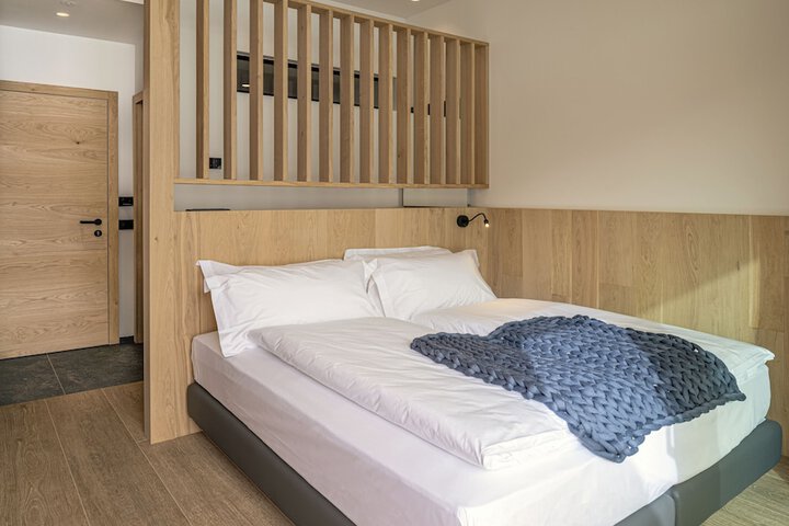 Room 16 of 127