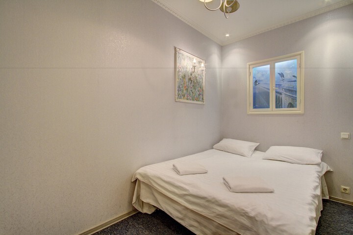 Room 9 of 44
