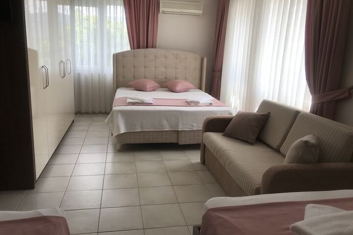 Room 27 of 73