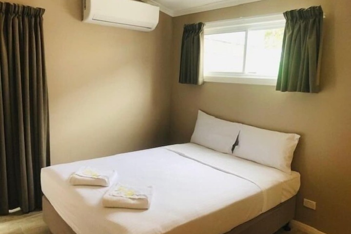 Room 10 of 38