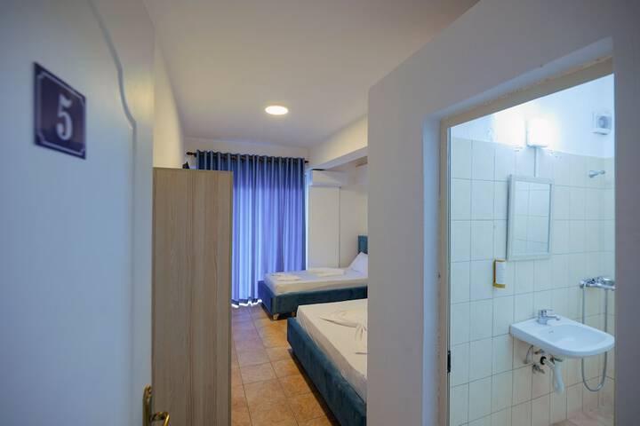 Room 46 of 69
