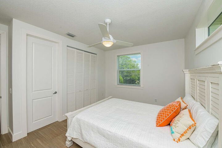 Room 3 of 113