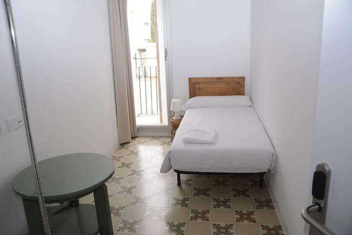 Room 8 of 66