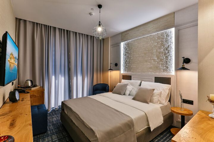 Room 4 of 56