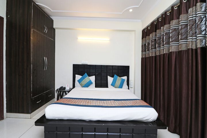 Room 6 of 17