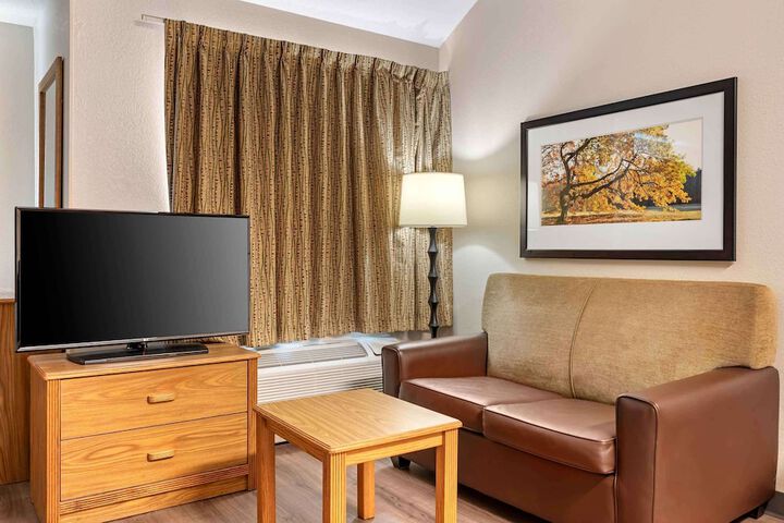 Deluxe Studio 2 Double Beds with Sofa (1 of 5)