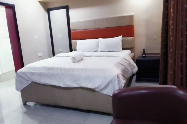 Room 9 of 31
