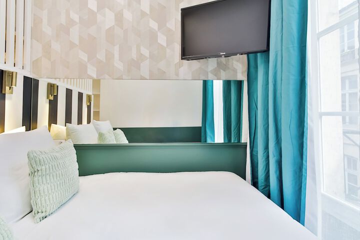 Room 85 of 270