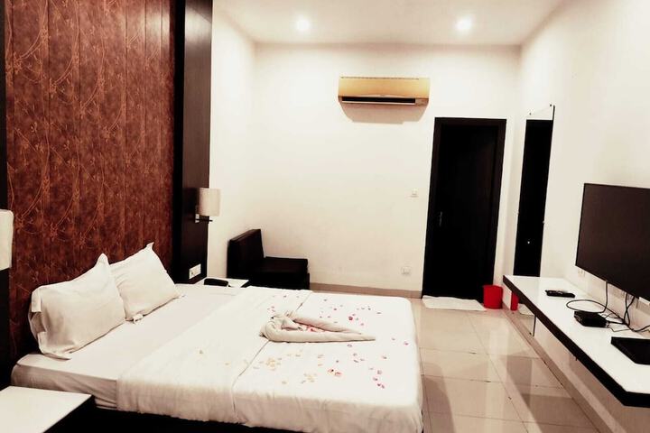 Room 3 of 22