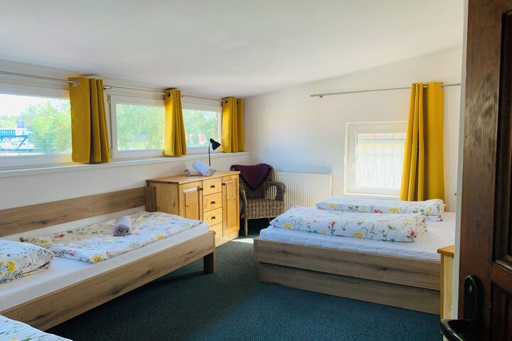 Room 10 of 31