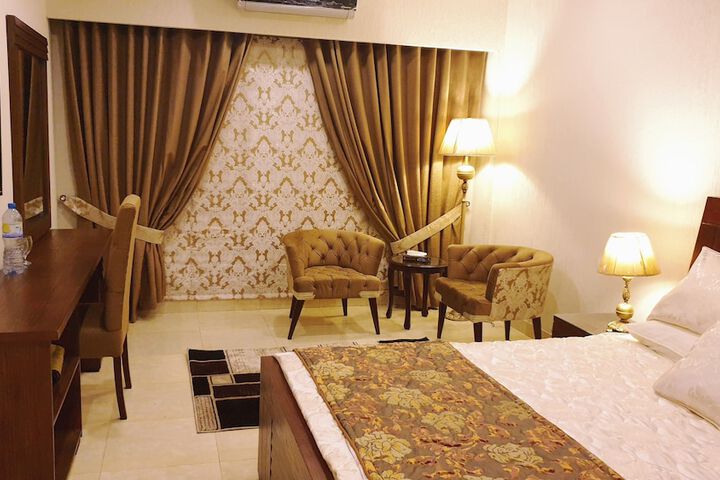 Room 9 of 36