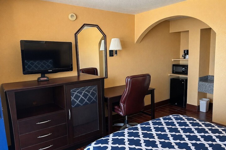 Room 7 of 42