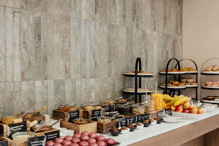 Breakfast/Coffee Service 118 of 253