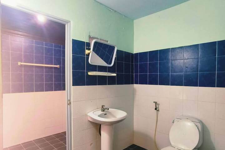 Room 103 of 148