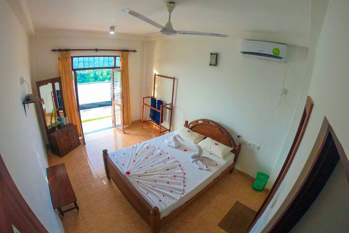 Room 6 of 23