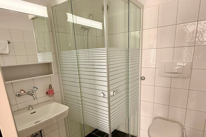 Room 14 of 16
