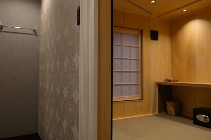 Room 53 of 146