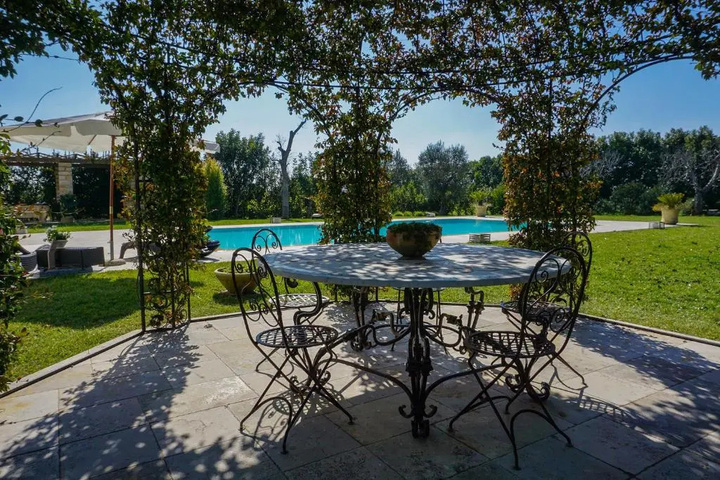 Extraordinary Estate With Pool M800