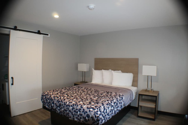 Room 2 of 9