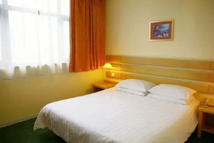 Room 4 of 7