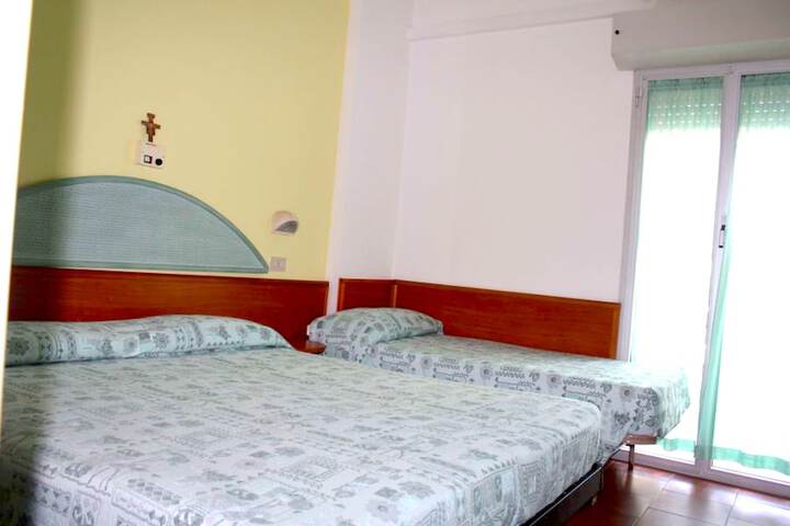 Room 14 of 37