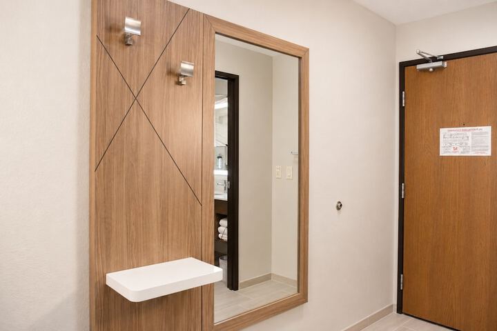 Room 52 of 107