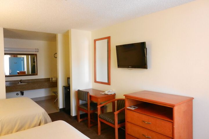 Queen Bed Accessible (4 of 13)