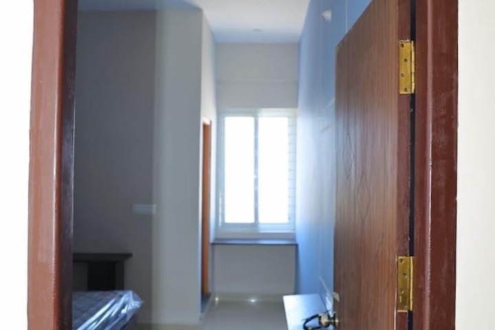 Room 2 of 10