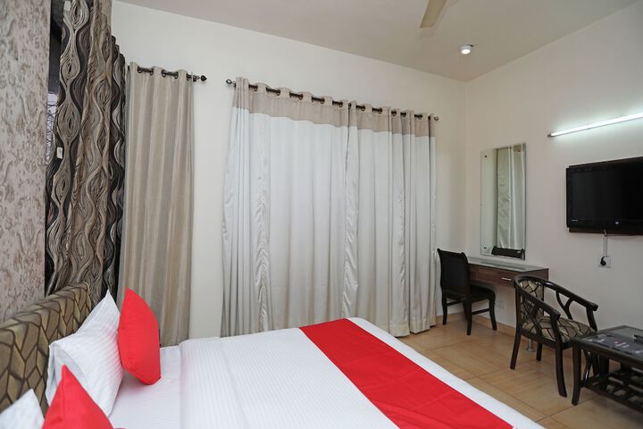 Room 8 of 19