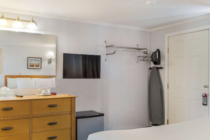 Best Value Grand 1 King Bed (8 of 10)