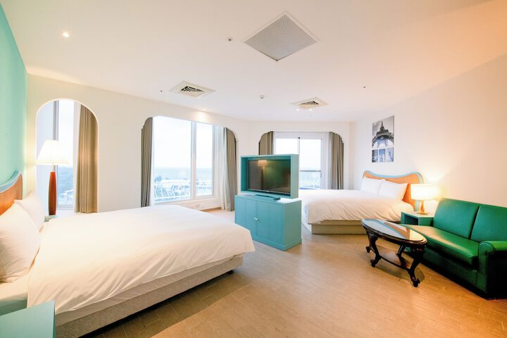 Room 32 of 95