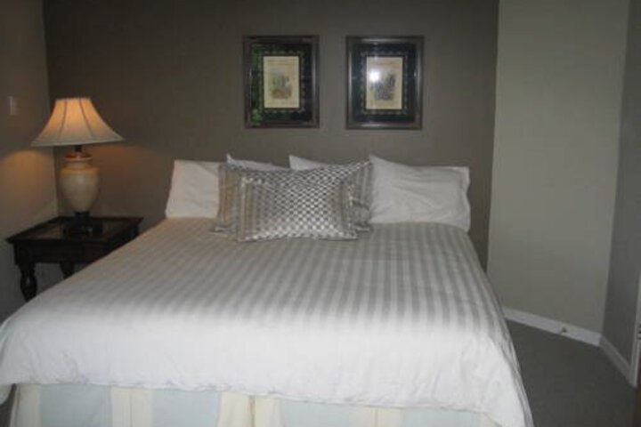 THE LODGE AT WEIRS BEACH