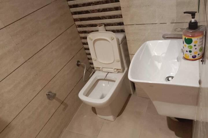 Room 6 of 7