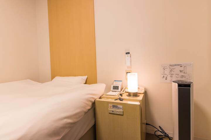 Room 18 of 100