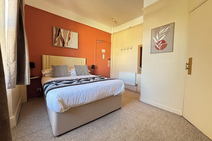 Room 30 of 94