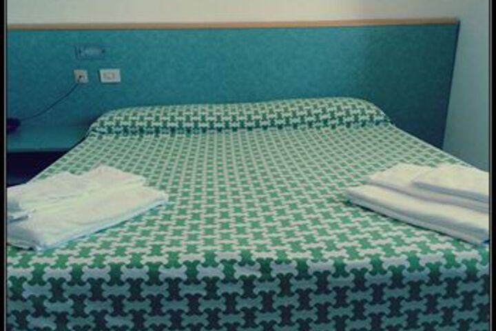 Room 4 of 19