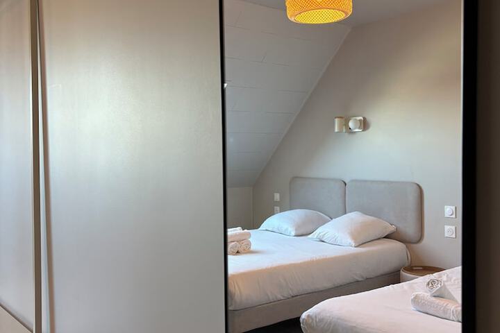 Room 13 of 22