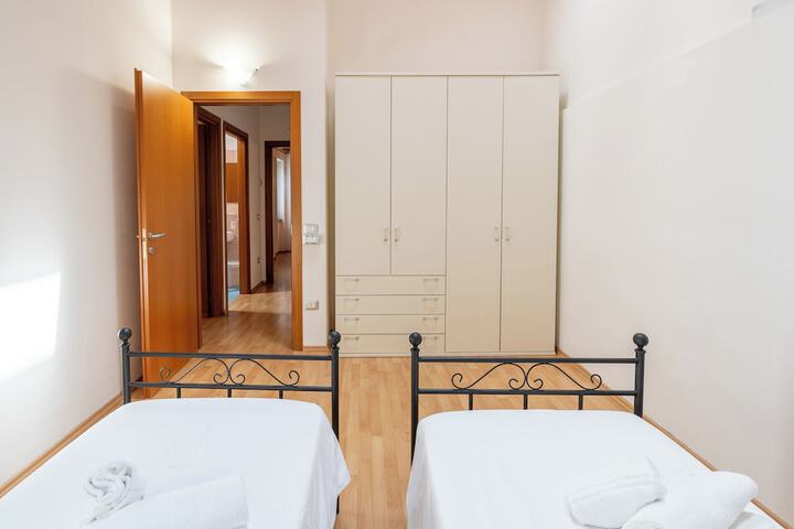 Room 22 of 95
