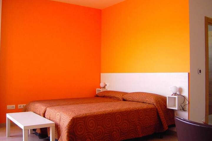 Room 4 of 33