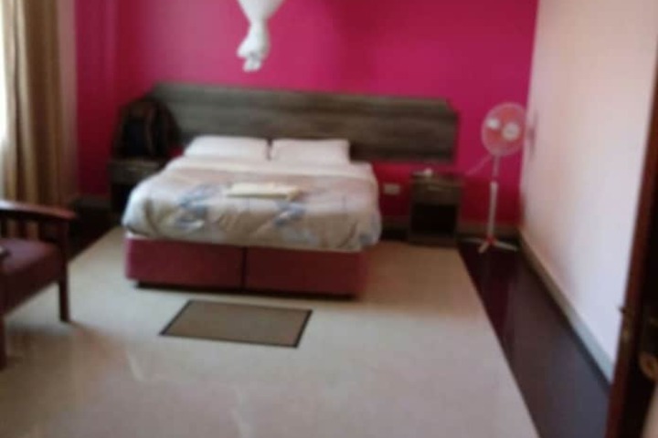 Room 8 of 18